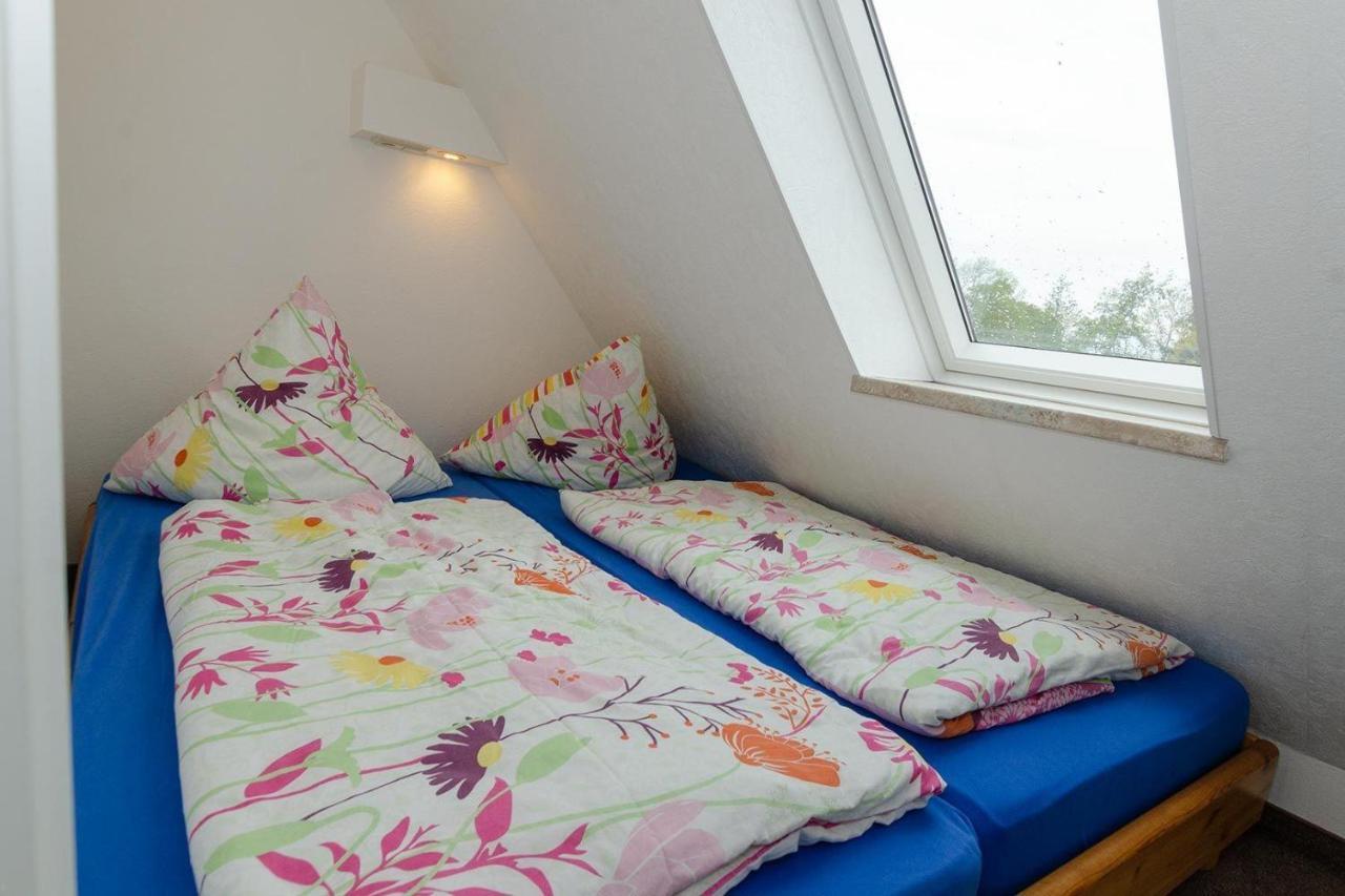 3-R-Ferienwohnung-Fuer-3-Personen-In-Schaprode-Auf-Ruegen-Zi4 Экстерьер фото