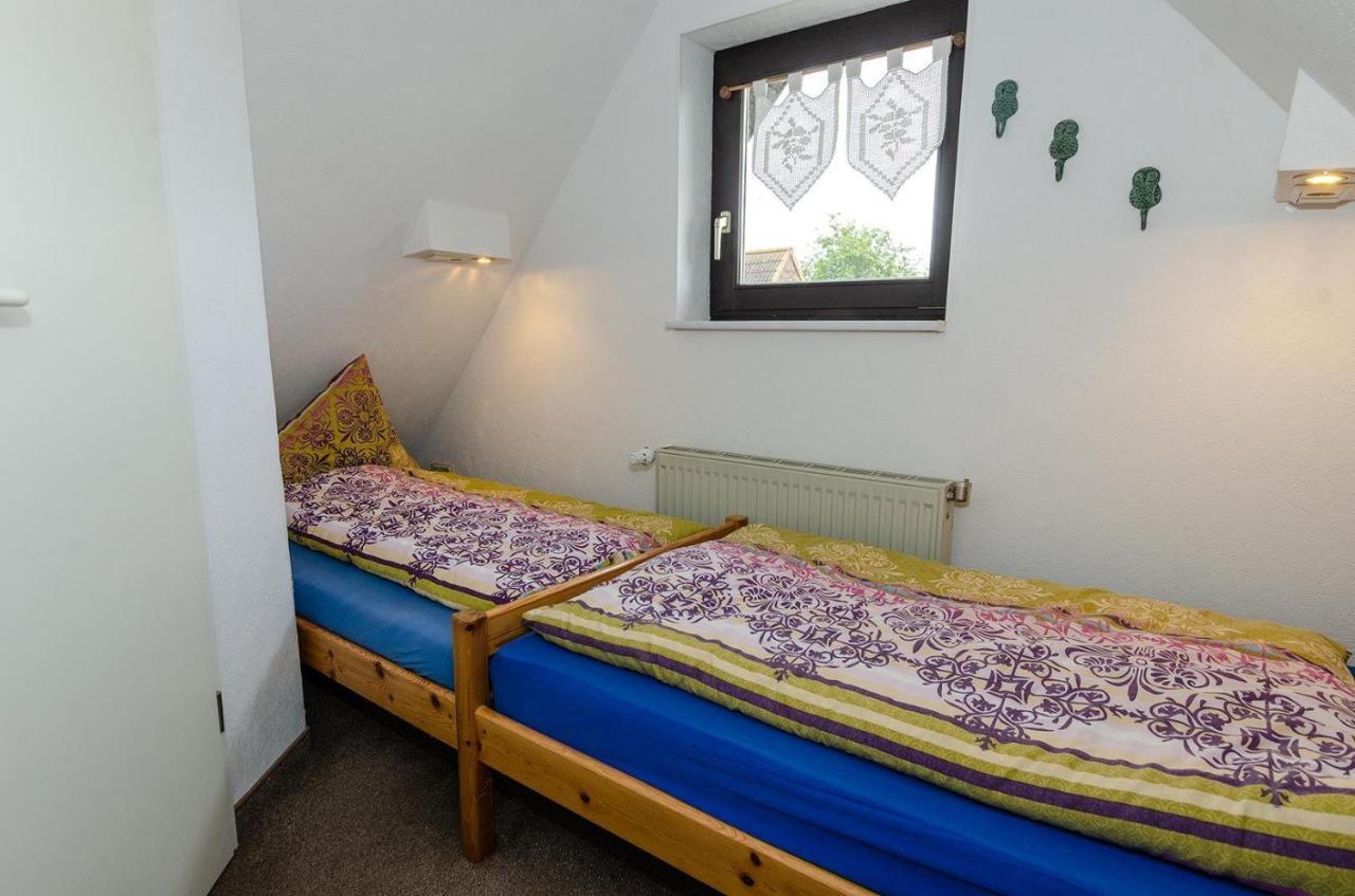 3-R-Ferienwohnung-Fuer-3-Personen-In-Schaprode-Auf-Ruegen-Zi4 Экстерьер фото